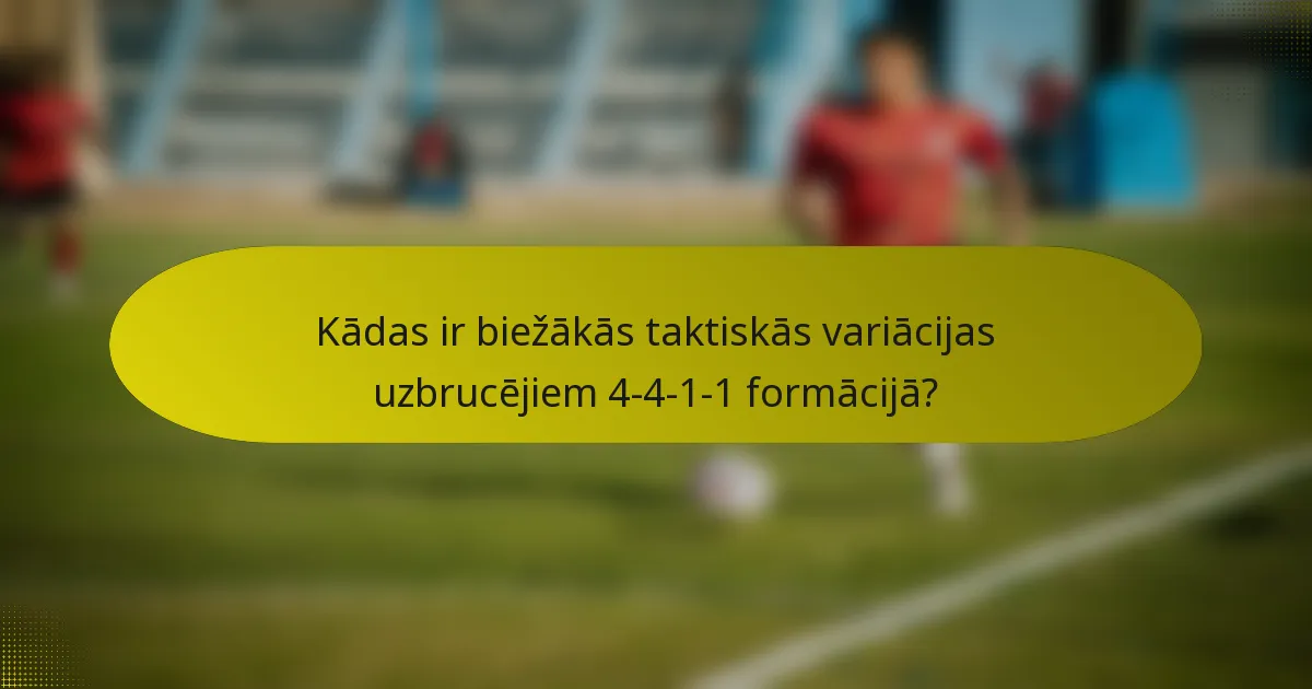 Kādas ir biežākās taktiskās variācijas uzbrucējiem 4-4-1-1 formācijā?
